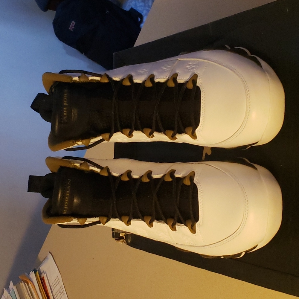 Air Jordan 9 Retro - Statue